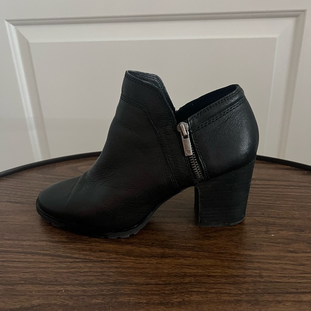 Lucky Brand Natlee Black Leather Ankle Booties Side Zip Size 10 Stacked Heel.
